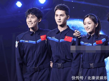 朱正廷身高183, 陈锴杰也是183, 同台合照谁谎