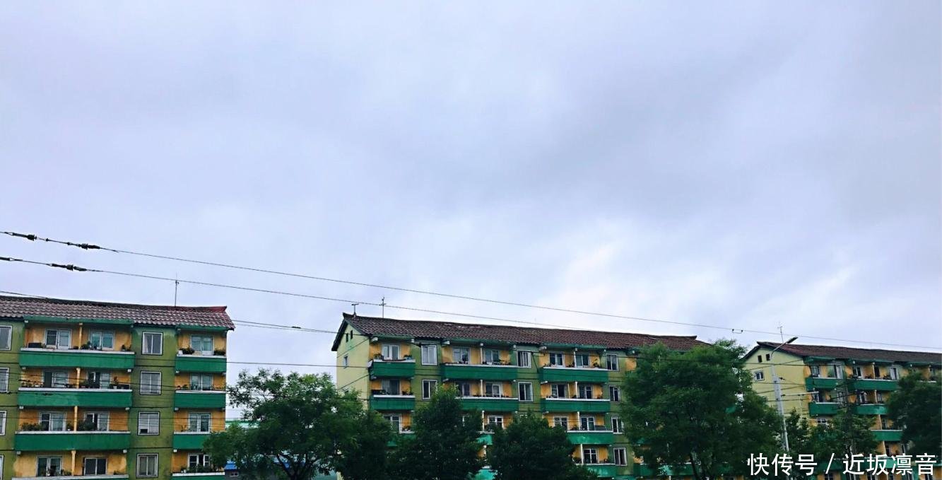 朝鲜之旅: 中国游客在朝鲜居民楼阳台上发现的