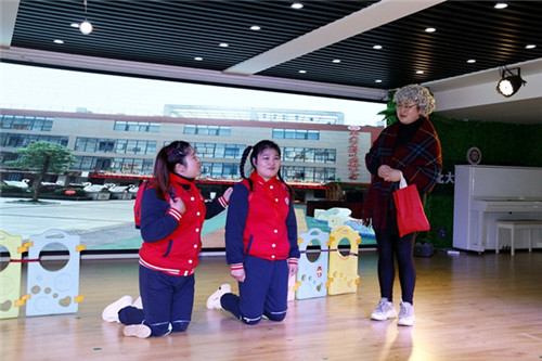 北大附属潢川实验幼儿园举行2018教工杯年会