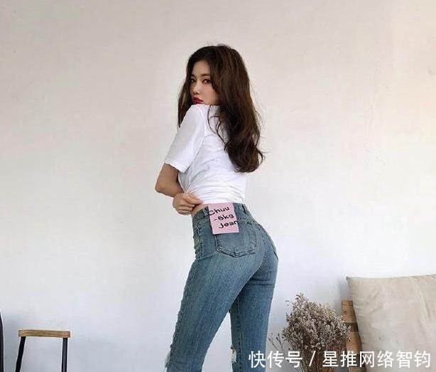 a美女新潮的牛仔裤美女,凹凸美女身材分明,尽显后练球曲线图片