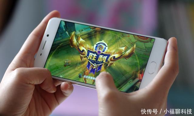 华为P20与荣耀10二者相差超过了1200元,如果