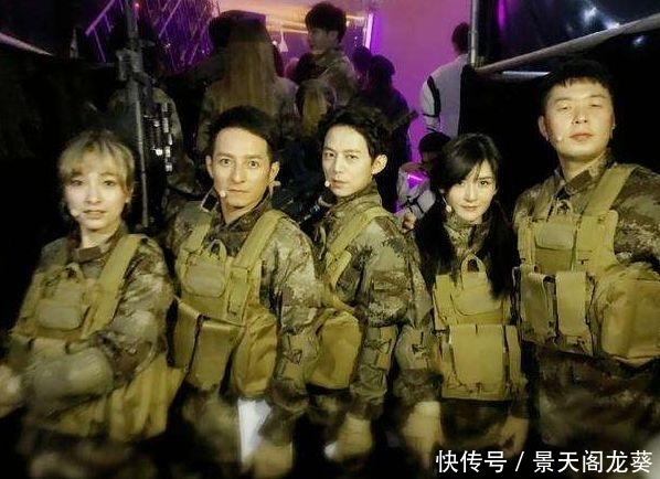 《快本》小游戏,谢娜穿高跟鞋出席,李维嘉做一