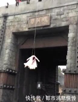 赵丽颖拍广告用替身被抓现行--网友称赵丽颖也