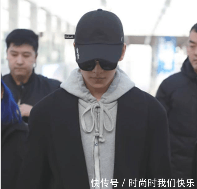 卫衣上的带子原来还能这么玩,太有创意,以前