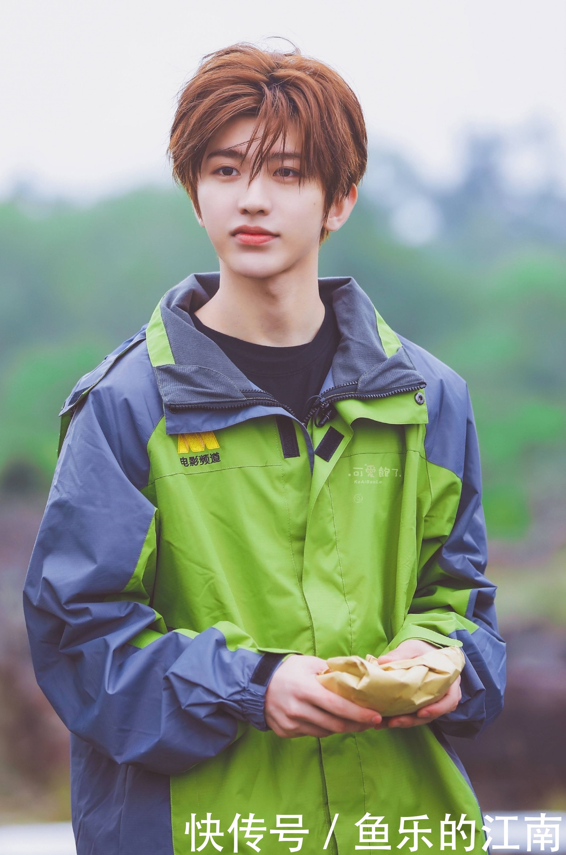 蔡徐坤空降超话签到,粉丝们觉得他看到头像时