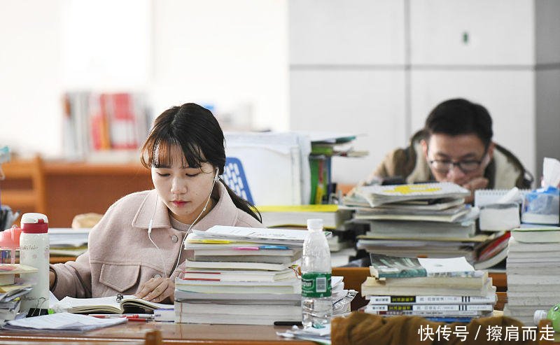 武汉:周末不休息,考生为研究生考试做最后冲刺