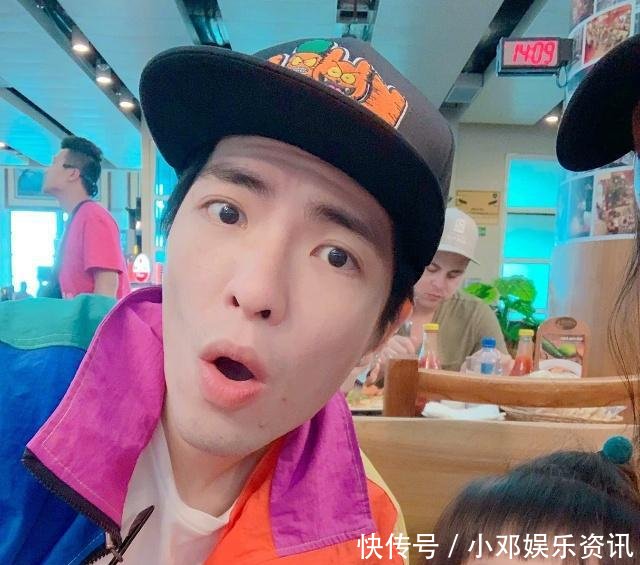家人晒与眼睛这真是极好的表情包模仿,舅舅好美,舅妈合照图片