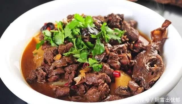 大厨教你:红烧兔肉家常做法,色泽红亮,口感质