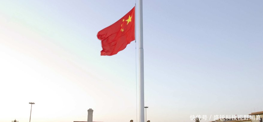 为什么北京天安门每天风雨无阻的升国旗看完你