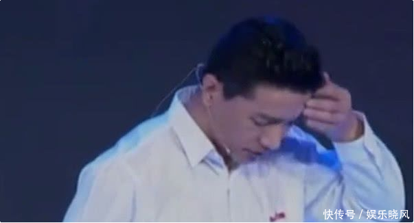 千里迢迢从山西到北京,他难道只为了浇李彦宏一脑袋矿泉水 立即博v1bet