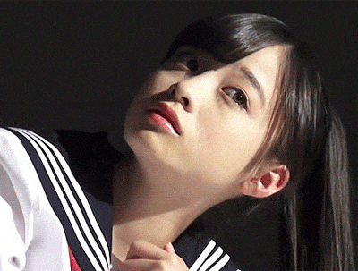 搞笑gif: 姑娘你要是再这样看我, 我可要生气了!