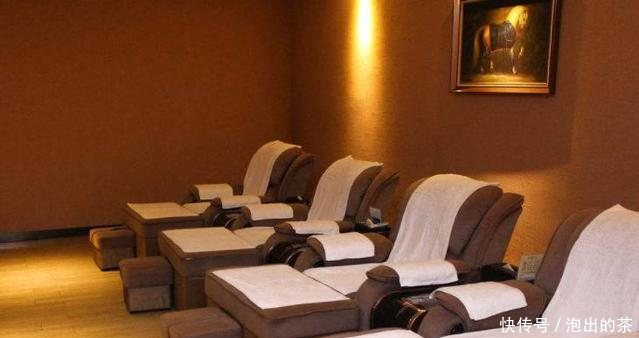 娇妻在沐足城上班,月薪两万,丈夫洗脚妹月薪两