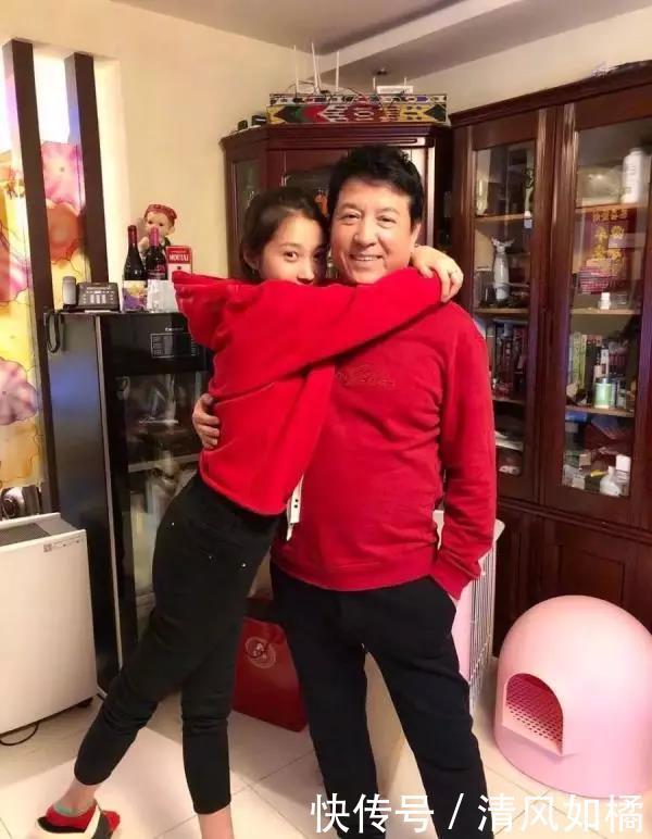 唐嫣这次穿的裙子难度太高了,而热巴的高跟鞋