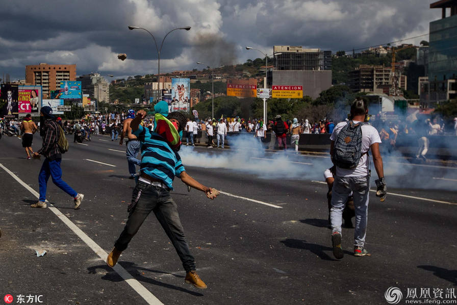 委内瑞拉防长下令军队停止训练:严防军事政变