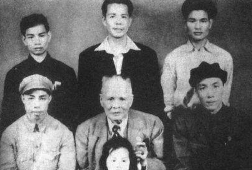 他是黑帮大佬，做过美国总统的老板，蒋介石挨过他的骂，毛主席都