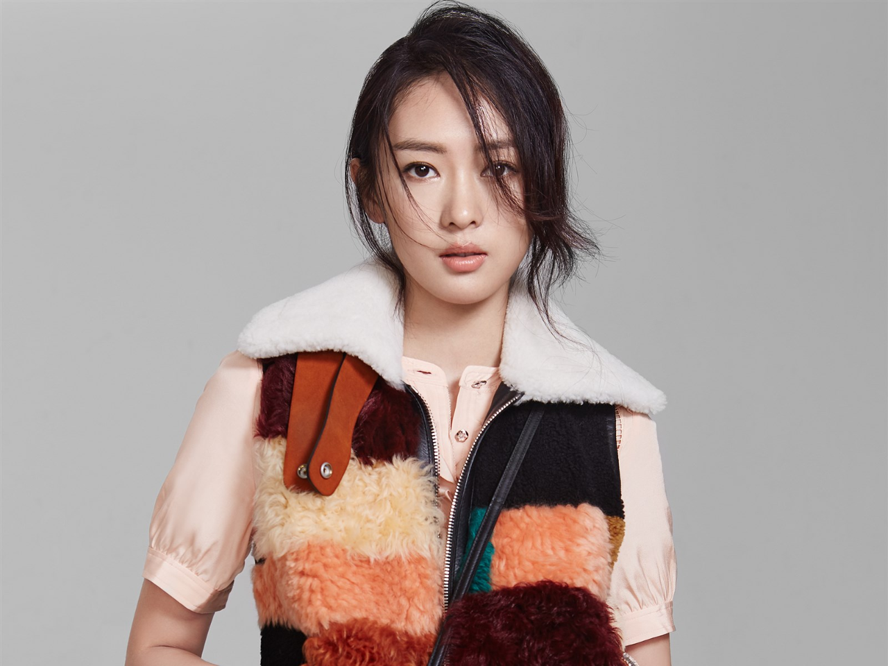 她是《家常菜》中的何文远,性格叛逆,今靠努力