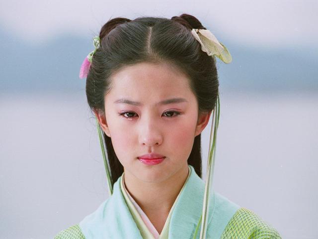 四小花旦霸占银屏,而她似乎要掉队了