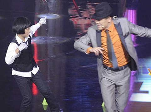 <em>轮滑蛋蛋妹</em>噎倒<em>周立波</em>