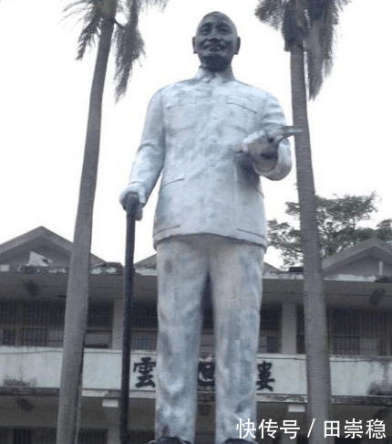 蒋介石铜像被毁, “两蒋”棺材移灵大陆, 80岁孙子出面, 3句话感