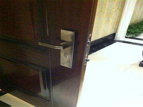 入住新房开发商留的入户门需要换掉吗？看完庆幸我家没做错