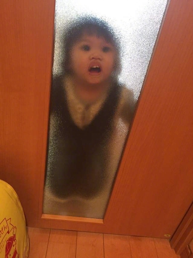 你和恐怖大片之间只差了一块毛玻璃