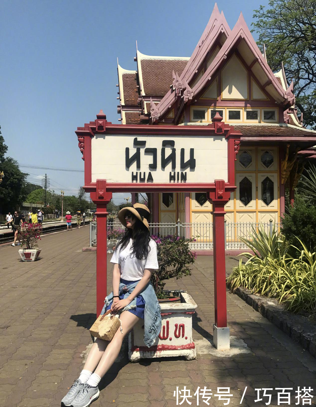 31岁刘亦菲晒泰国出游照,休闲穿搭青春感十足