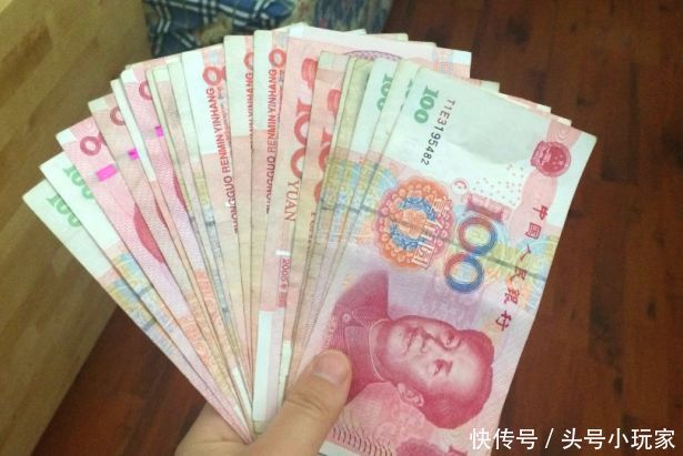 男子捡到2000元钱,请同事大吃大喝,结账时收银