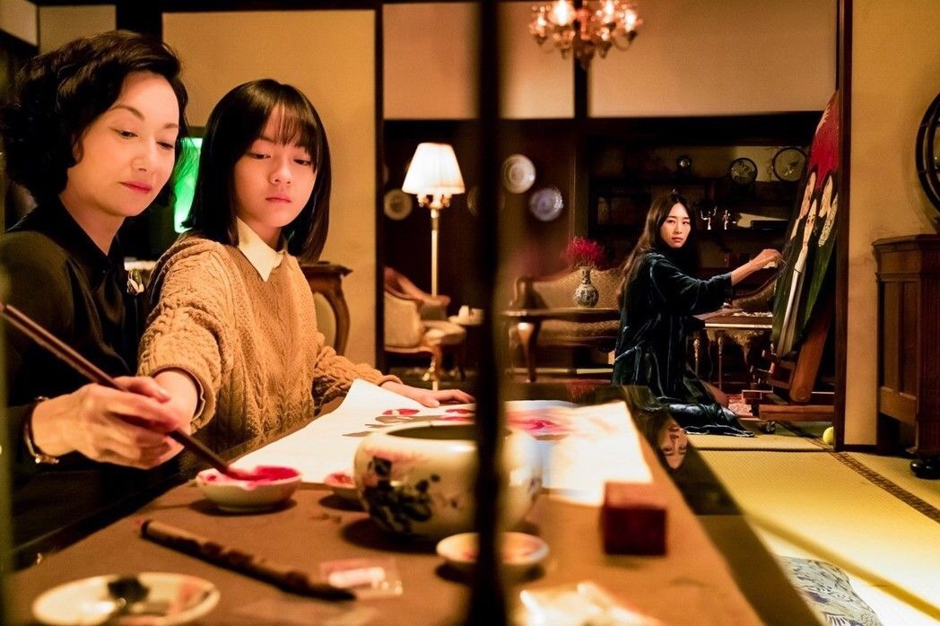 她曾自费拍摄全裸写真，8次获影后殊荣却抑郁自杀，年近60仍然未婚