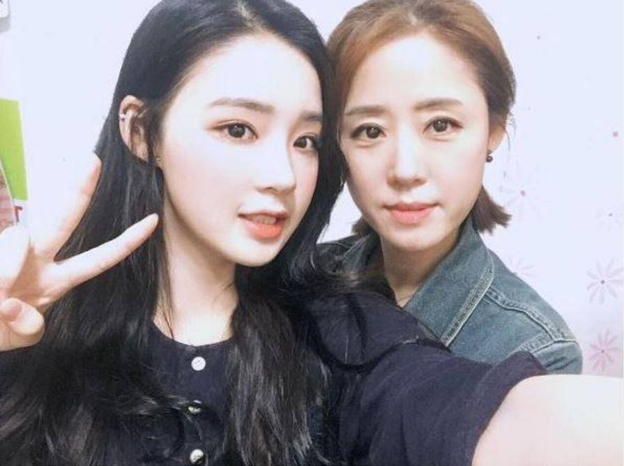 惊呆!史上最美天然母女，颜值逆天似姐妹!