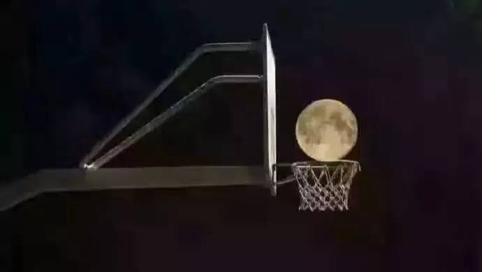 全球各地超级月亮大比拼,新加坡的真令人心塞~