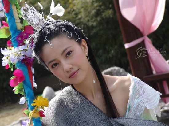 古人云:窈窕淑女,君子好逑。以至于现如今纵观最近热火的古装影视剧中,美女如云的女星仍得到众多影迷的关注,她们栩栩如生的扮相宛如带入我们穿越到那个充满传奇的时代。让人看得又恨又爱的造型中,谁才是你最爱的那位古装女星呢?