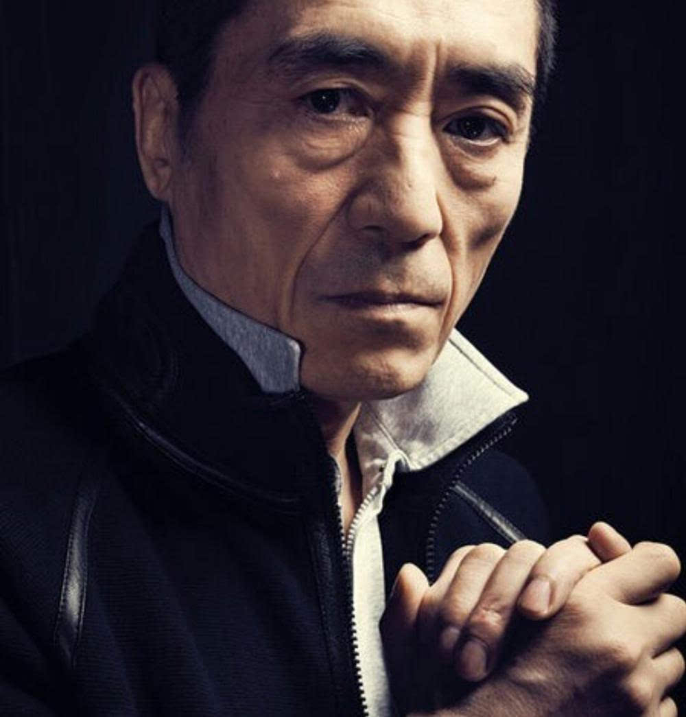 导演的家不一般：冯小刚仅挂饰就价值千万，而他的四合院更是壕气