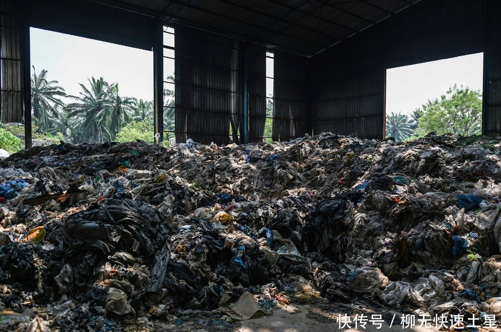 杜特尔特因垃圾怒斥加拿大并威胁宣战 加大使