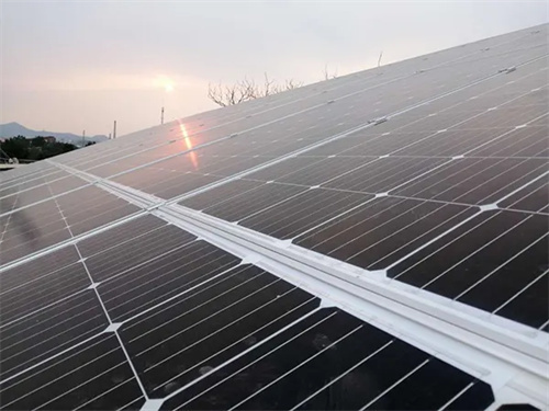 光伏发电安装屋顶的危害(光伏发电安装在屋顶上存在的危害,可能会增加工人从高处坠落风险) 钢结构网架施工 第2张 光伏发电安装屋顶的危害(光伏发电安装在屋顶上存在的危害,可能会增加工人从高处坠落风险) 钢结构网架施工 第2张