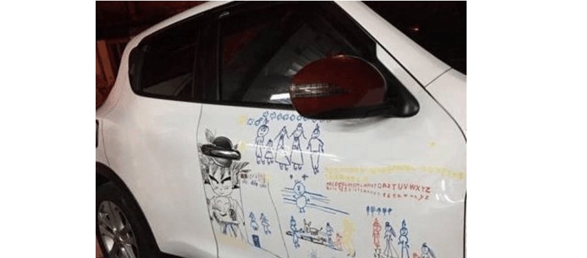 5岁女孩调皮在自家车上画画, 父亲画风突变