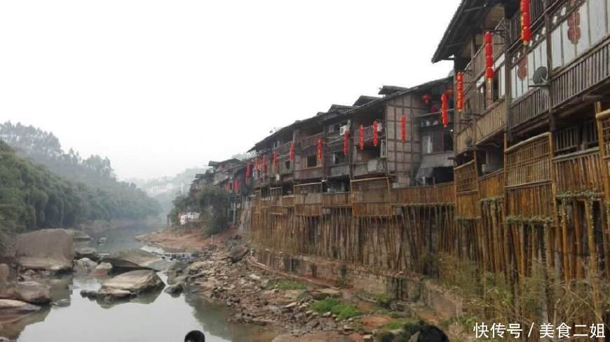 全球商业化最严重的古镇，却很受游客的欢迎！保持特色的商业化！