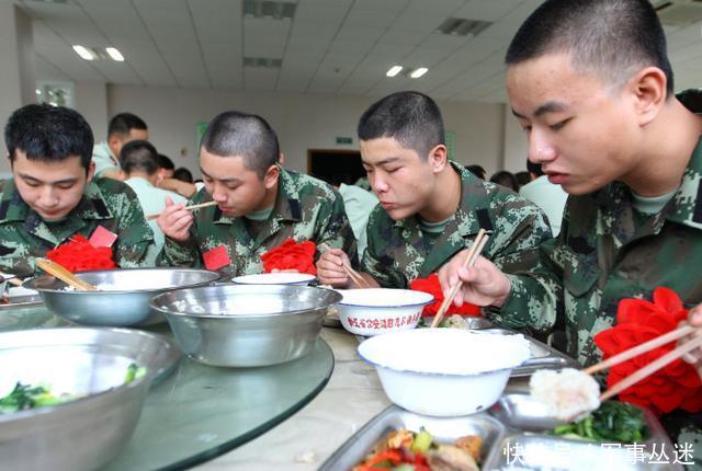 特种兵不仅做事效率高,吃饭速度也不是一般人