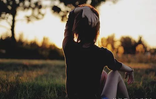 在老婆包里翻出计生用品,男子怒提离婚,老婆说