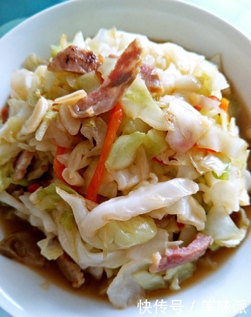 回娘家给母亲过生日,看到弟媳做的饭菜,让我心里敢怒不敢言