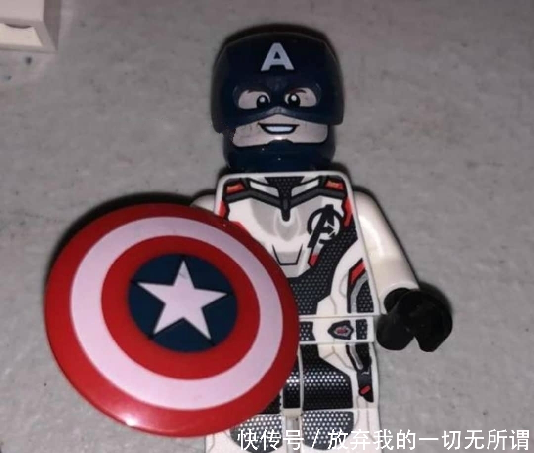 《惊奇队长》玩时空穿越,《复联4》白色制服