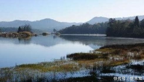 水草暴露湖底有大墓,枯水期考古发掘,揭开棺椁盖后意外了 亚博pp电子