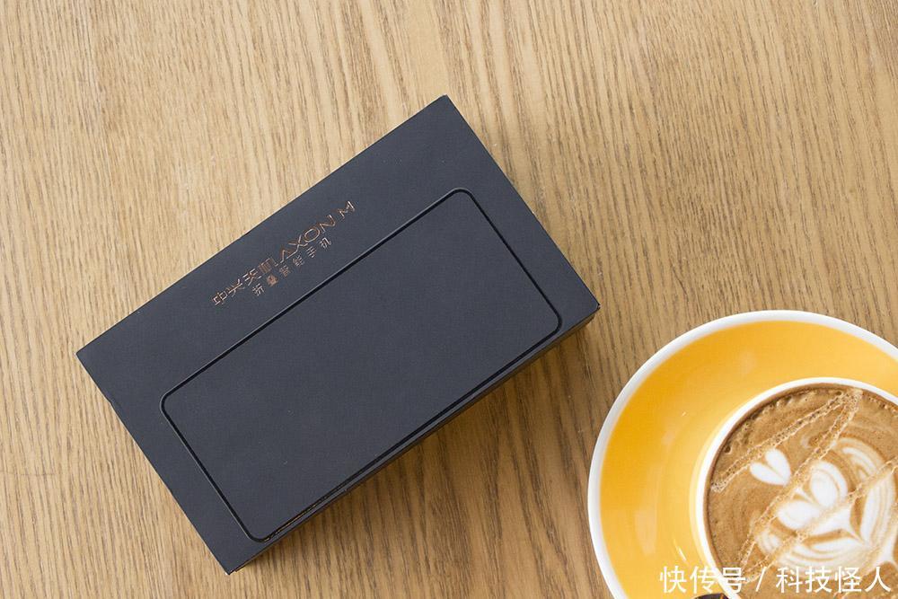 全球首款折叠双屏手机现世, 连苹果 华为 小米