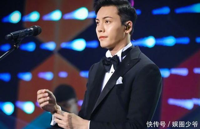 穿西服的男星,李易峰有仪式,吴亦凡最另类,鹿晗