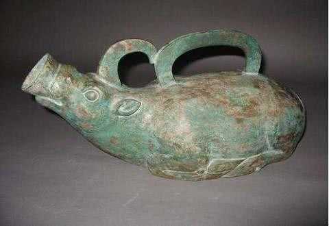 刘邦上朝时想上厕所,发明一物,如今国人每天都