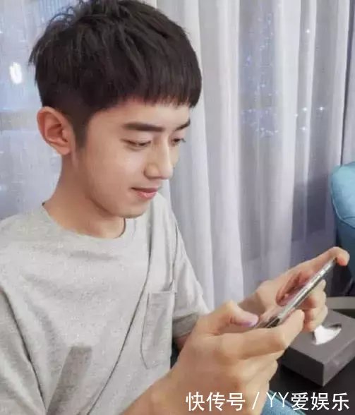 继王鹤棣之后,梁靖康将自己的荧幕初吻献给了