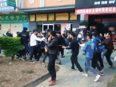 广东河源大学城 几十名大学生在街头打架斗殴【图文转载】
