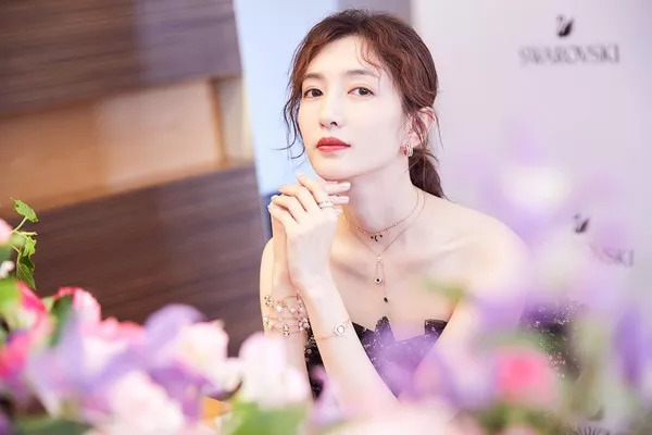 江疏影的日本之旅,简直就是一部东京美妆图鉴