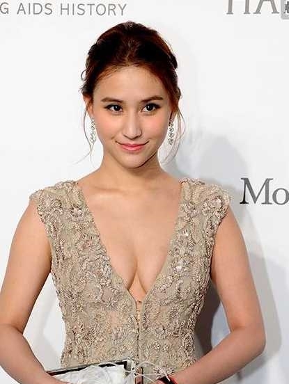 赌王女儿何超莲和窦骁恋爱官宣多日后,三太终