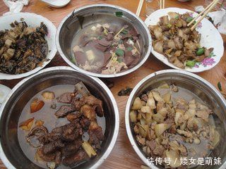 儿子考上大学 残疾父亲杀头猪请全村吃饭，他一开口吓跑了所有人