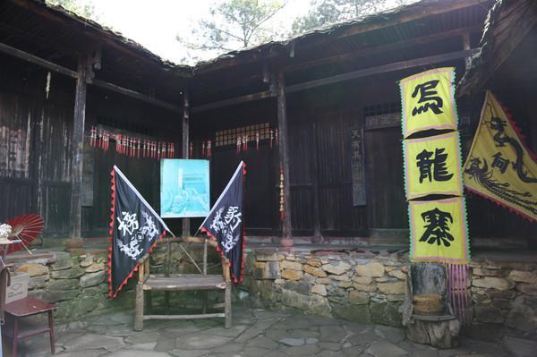 乌龙寨顶的土匪山寨---大王叫我来巡山哦.